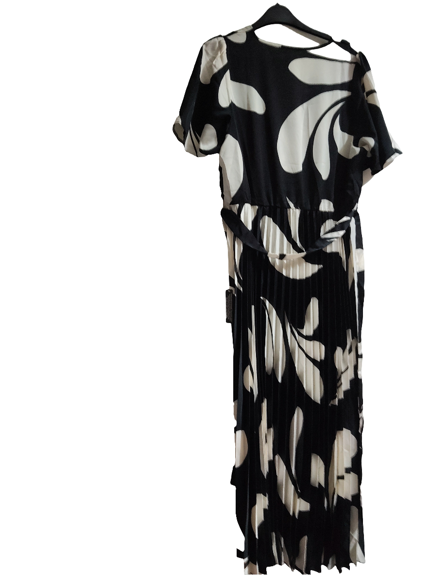 Women pleated size 14 white and black dress